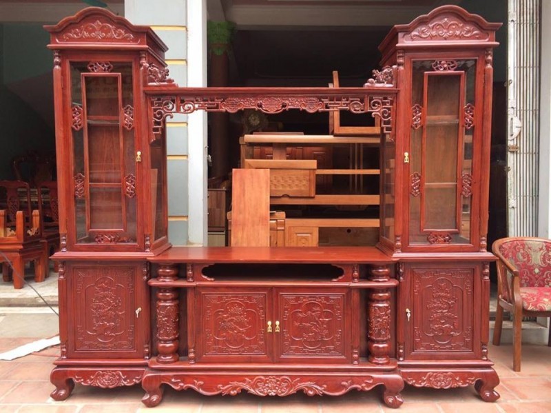Kệ tivi bằng gỗ đẹp đã trở thành một trong những sản phẩm nội thất được yêu thích tại Việt Nam. Năm 2024 này, chất liệu gỗ được sử dụng để tạo nên những kiểu dáng độc đáo và tinh tế hơn. Một chiếc kệ tivi bằng gỗ sang trọng và chất lượng cao sẽ đem đến cho không gian phòng khách của bạn một vẻ đẹp tuyệt vời.