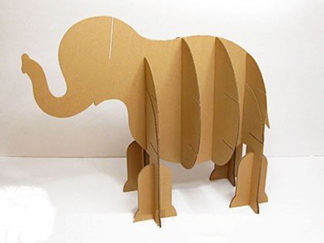 Cách thứ 3 – làm giá sách từ bìa cứng hình chú voi