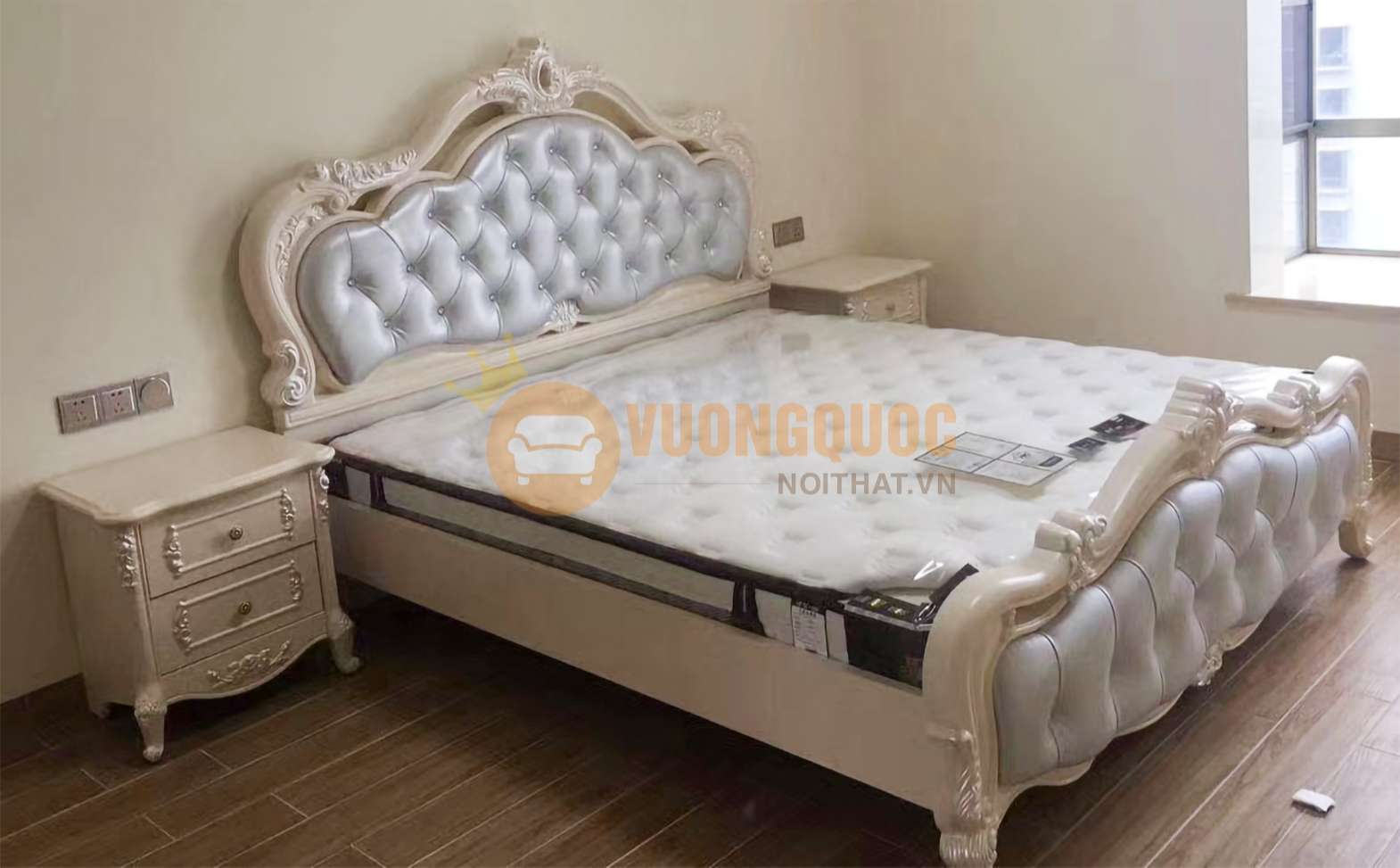 Giường ngủ tân cổ điển cao cấp quý phái JVN607G thực tế