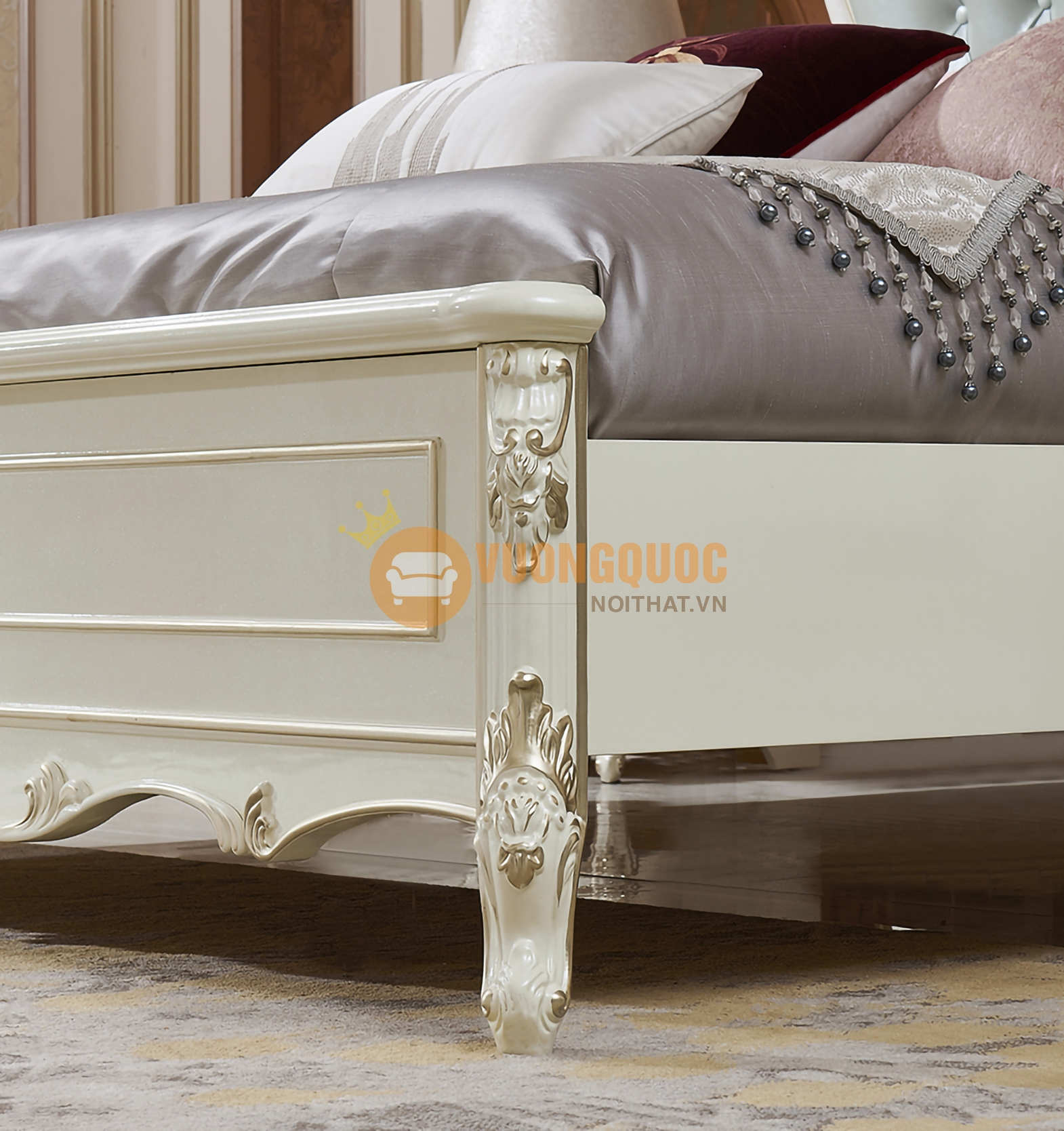 Giường ngủ sang trọng hoa văn tinh xảo JVN8615AG chân giường vững chắc