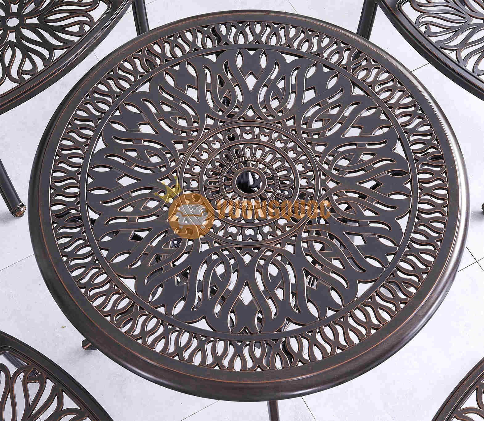 Bộ bàn ghế sân vườn đẹp tinh tế ZXM038H026 mặt bàn hoa văn đối xứng