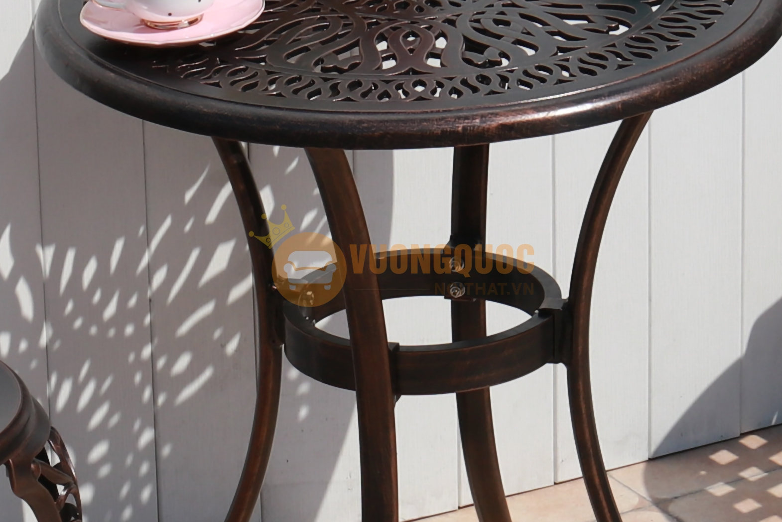 Bộ bàn ghế sân vườn thiết kế họa tiết độc đáo ZXM068FK0642 phần thân bàn