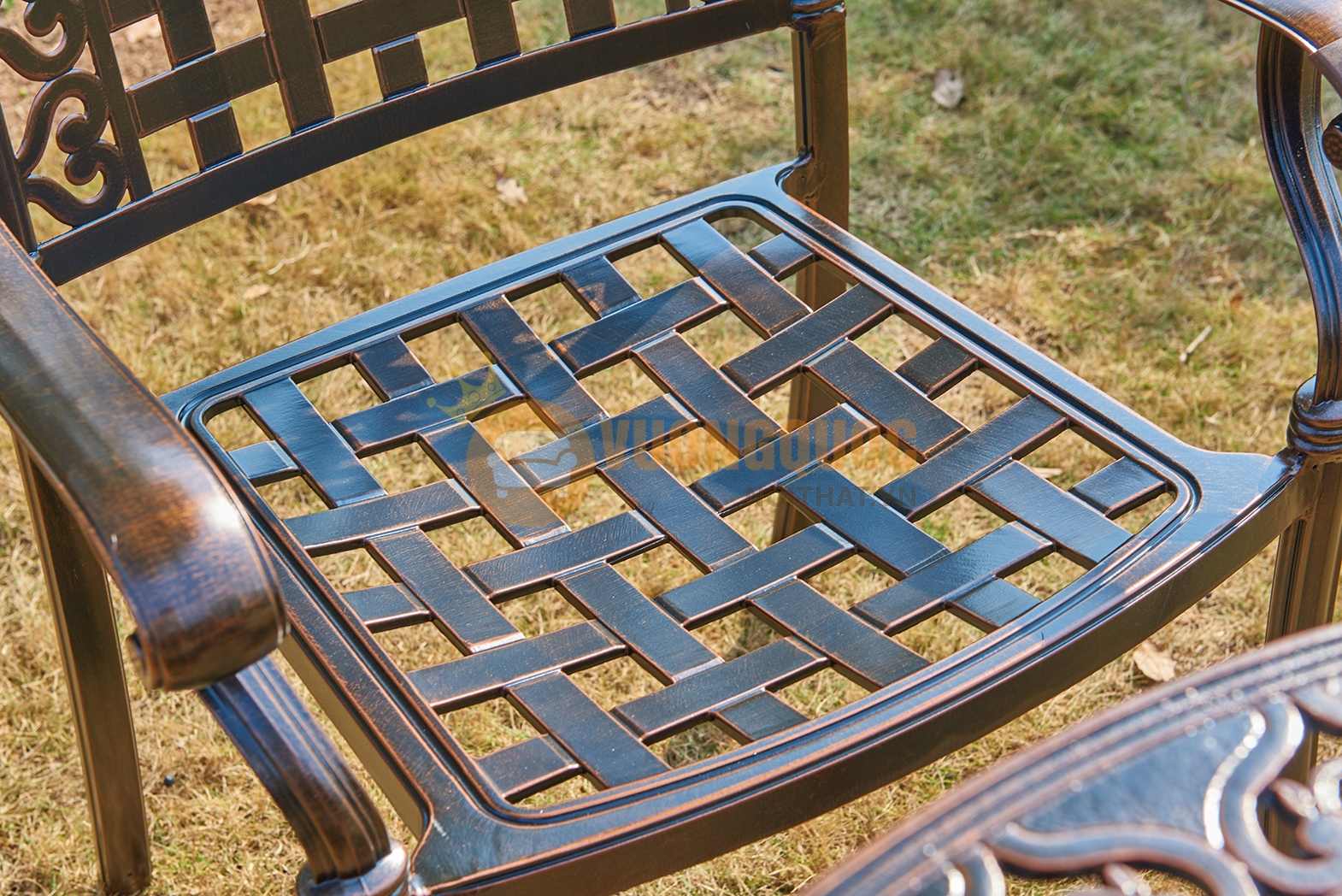 Bộ bàn ghế sân vườn hợp kim cao cấp ZXM039H0266 phần mặt ngồi