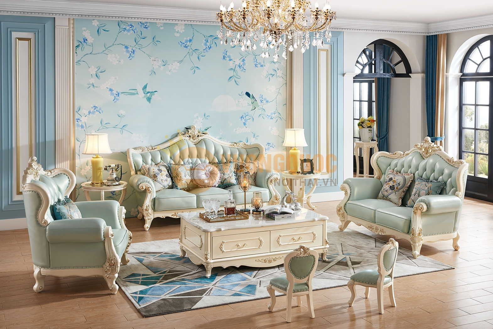 Bộ sofa phòng khách tân cổ điển màu xanh ngọc là sự kết hợp hoàn hảo giữa cái cổ điển và hiện đại. Vừa sang trọng vừa tươi mới, sofa sẽ làm cho không gian phòng khách của bạn trở nên đẹp và thu hút. Click vào hình ảnh để thưởng thức vẻ ngoài tuyệt đẹp của bộ sofa này.