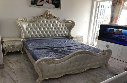 Hoàn thiện bộ giường ngủ và tab đầu giường tân cổ điển tại nhà anh Hoàng