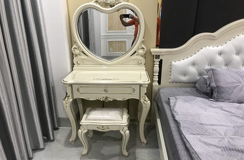 Hoàn thiện tab đầu giường và bộ bàn ghế trang điểm gỗ cao cấp tại nhà anh Đạt