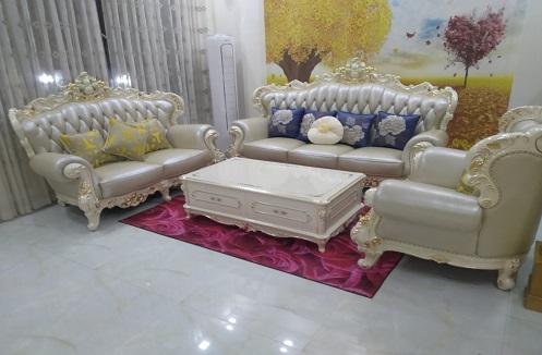 Hoàn thiện bộ bàn ghế sofa cổ điển màu sắc trang nhã tại nhà chị Duyên