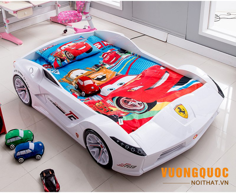 Giường ngủ hình ô tô cho bé trai bằng nhựa