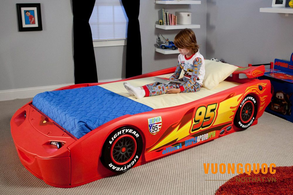 Giường ngủ hình ô tô cho bé trai chất liệu nhựa