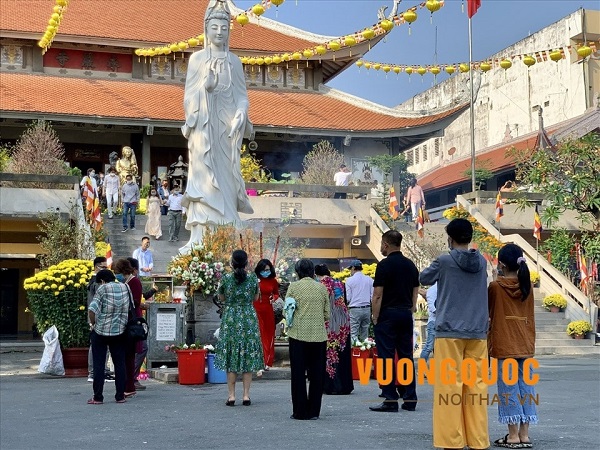 1. Tục lễ đi chùa cầu may mắn - nét đẹp văn hóa của người Việt